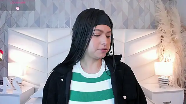 Snapshot of victoria___jonnes chatting on 09-21-25, 12:29 victoria jonnes online show from 09-21-25, 12:29