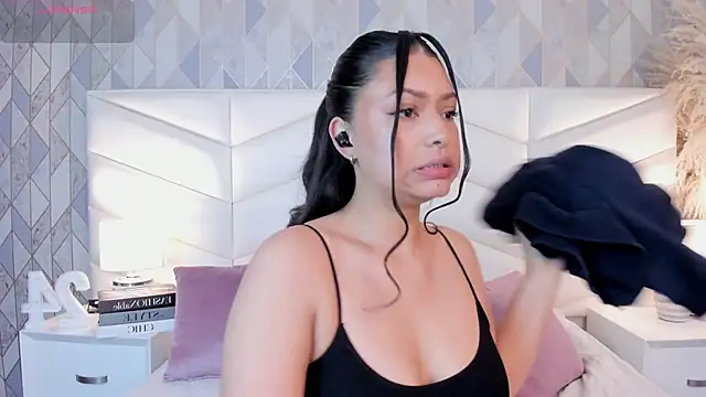 Snapshot of victoria___jonnes chatting on 09-26-25, 12:31 victoria jonnes online show from 09-26-25, 12:31