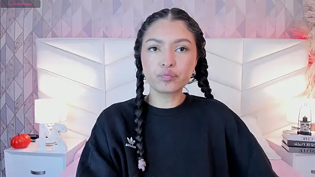 Snapshot of victoria___jonnes chatting on 10-05-25, 12:25 victoria jonnes online show from 10-05-25, 12:25