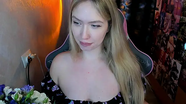 Snapshot of NicoleRiccii chatting on 11-10-25, 06:51 NicoleRiccii online show from 11-10-25, 06:51