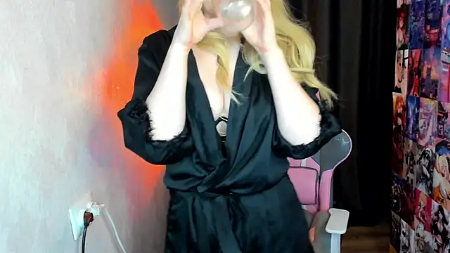 Snapshot of NicoleRiccii chatting on 12-13-25, 07:53 NicoleRiccii online show from 12-13-25, 07:53