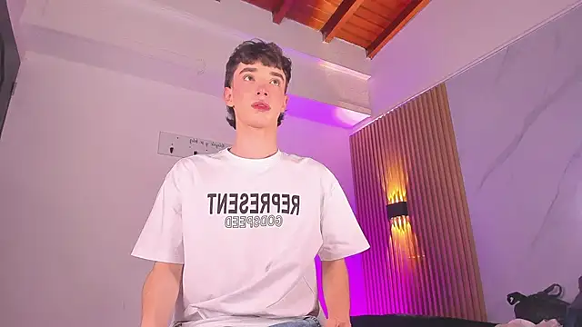 Snapshot of austin_rouse chatting on 11-07-25, 07:36 austin rouse online show from 11-07-25, 07:36