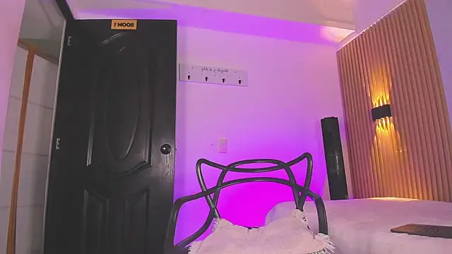 Snapshot of austin_rouse chatting on 11-25-25, 09:26 austin rouse online show from 11-25-25, 09:26