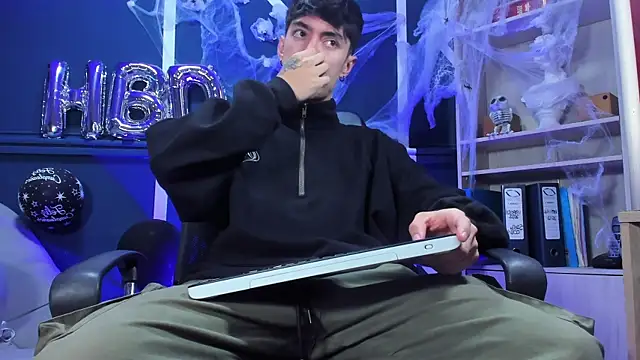 etham wolf  online show from 10-30-25, 12:17