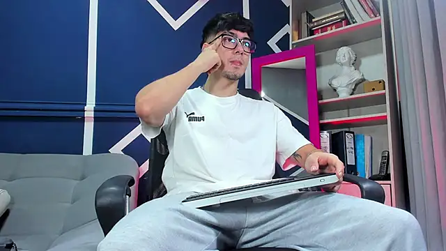 etham wolf  online show from 12-04-25, 01:53