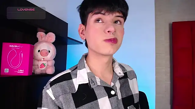 Ezra Storm online show from 12-17-25, 04:40