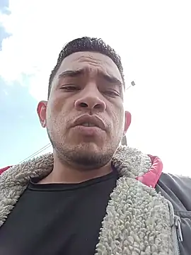 Snapshot of Andreshot911 chatting on 11-08-25, 06:29 Andreshot911 online show from 11-08-25, 06:29