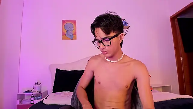 Snapshot of jin_luna chatting on 09-22-25, 12:01 jin luna online show from 09-22-25, 12:01