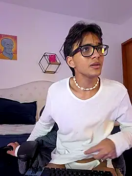 Snapshot of jin_luna chatting on 09-23-25, 02:36 jin luna online show from 09-23-25, 02:36