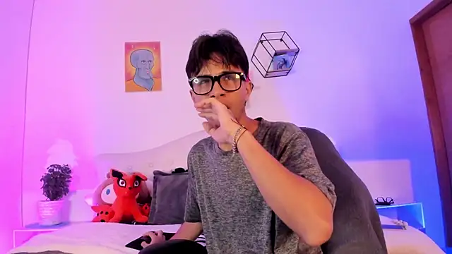 Snapshot of jin_luna chatting on 10-18-25, 11:44 jin luna online show from 10-18-25, 11:44