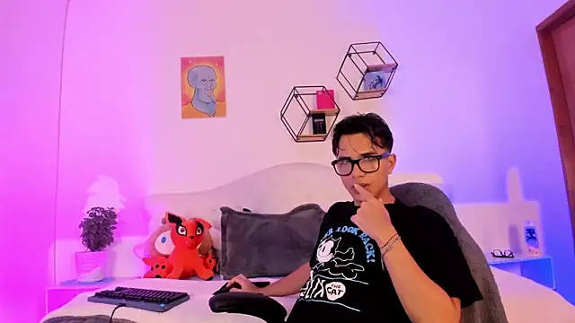 Snapshot of jin_luna chatting on 10-19-25, 12:06 jin luna online show from 10-19-25, 12:06