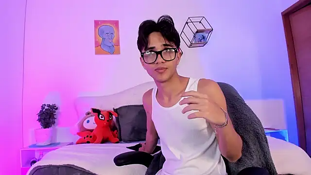 Snapshot of jin_luna chatting on 10-26-25, 12:44 jin luna online show from 10-26-25, 12:44