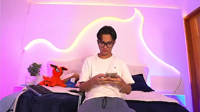 Snapshot of jin_luna chatting on 11-21-25, 12:15 jin luna online show from 11-21-25, 12:15