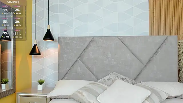 Snapshot of Jade_Whisper chatting on 10-22-25, 01:28 Jade Whisper online show from 10-22-25, 01:28