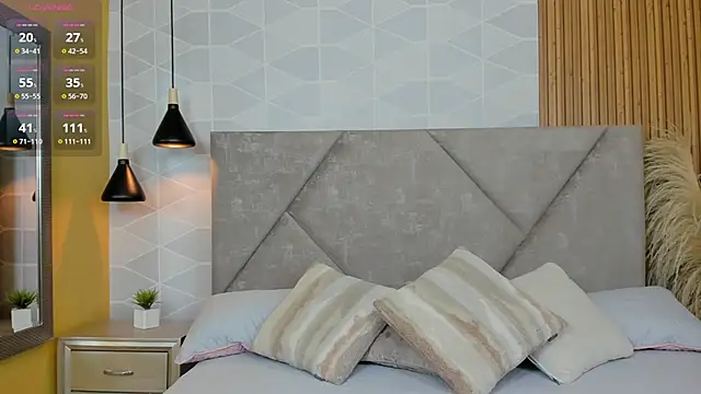 Snapshot of Jade_Whisper chatting on 10-30-25, 01:29 Jade Whisper online show from 10-30-25, 01:29