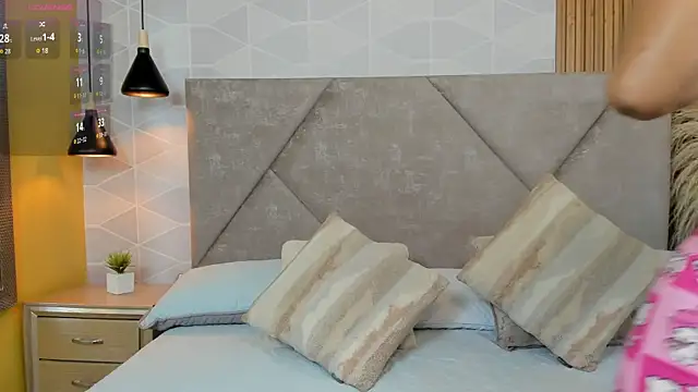 Snapshot of Jade_Whisper chatting on 10-31-25, 01:28 Jade Whisper online show from 10-31-25, 01:28