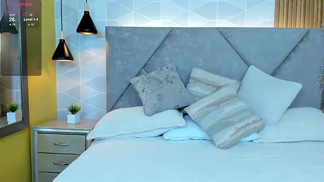 Snapshot of Jade_Whisper chatting on 11-20-25, 01:28 Jade Whisper online show from 11-20-25, 01:28