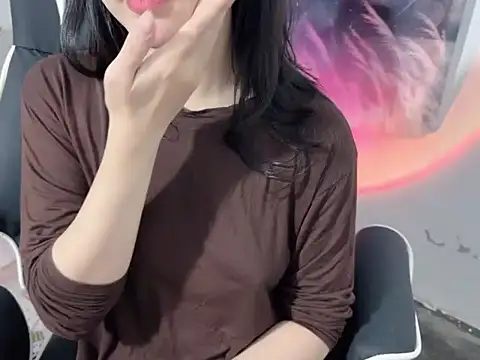 Snapshot of Bino119 chatting on 11-17-25, 01:06 Bino119 online show from 11-17-25, 01:06