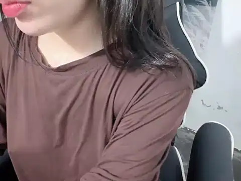 Snapshot of Bino119 chatting on 11-18-25, 04:50 Bino119 online show from 11-18-25, 04:50