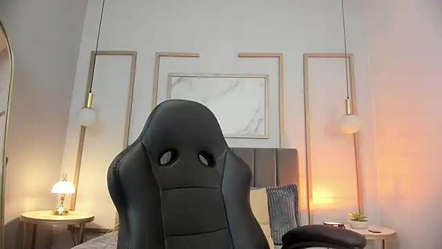 ivy collins  online show from 04-19-26, 09:06