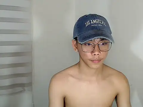 Snapshot of ynotyu chatting on 10-31-25, 05:41 ynotyu online show from 10-31-25, 05:41