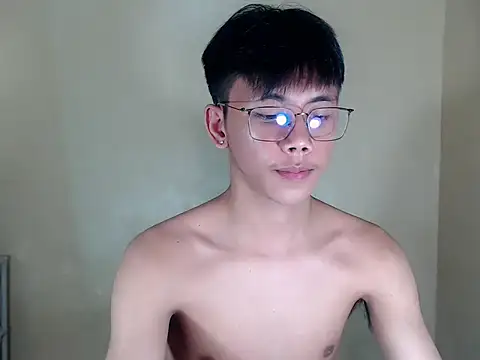 Snapshot of ynotyu chatting on 11-13-25, 11:20 ynotyu online show from 11-13-25, 11:20