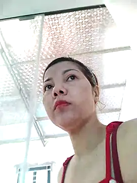 LuxiLuxi18x online show from 04-28-26, 03:33