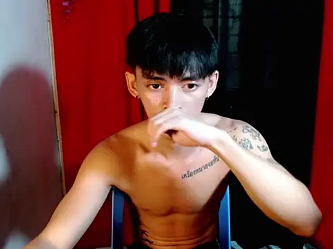 Snapshot of urhunky_boy chatting on 05-13-26, 02:20 urhunky boy online show from 05-13-26, 02:20