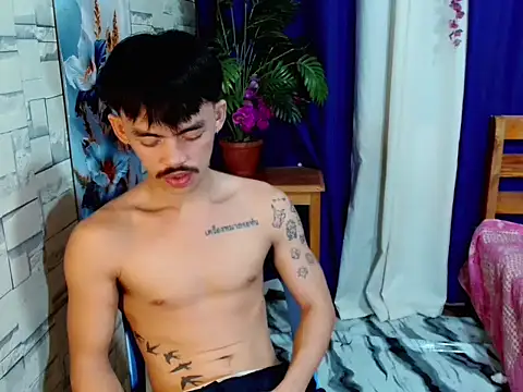 Snapshot of urhunky_boy chatting on 07-23-26, 03:37 urhunky boy online show from 07-23-26, 03:37