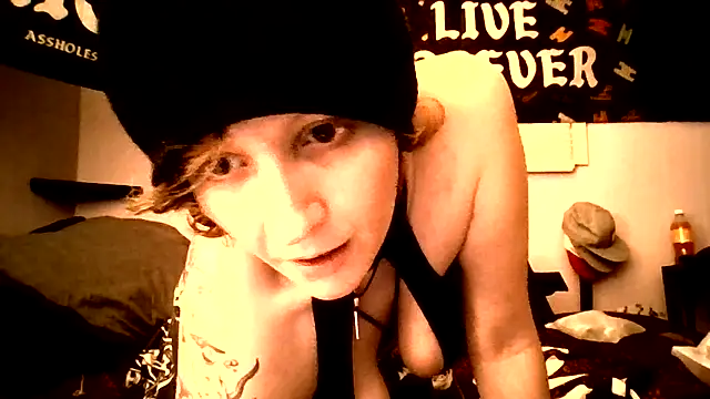 Snapshot of meateater74553 chatting on 10-02-25, 04:52 meateater74553 online show from 10-02-25, 04:52