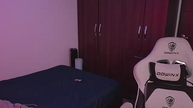 domsantiago  online show from 10-04-25, 02:20