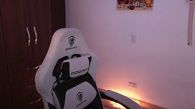 domsantiago  online show from 02-10-26, 03:21