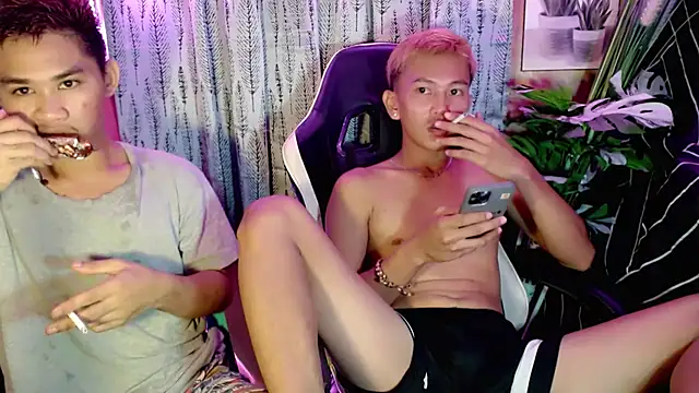 Snapshot of asianhardcock25 chatting on 10-21-25, 10:49 asianhardcock25 online show from 10-21-25, 10:49