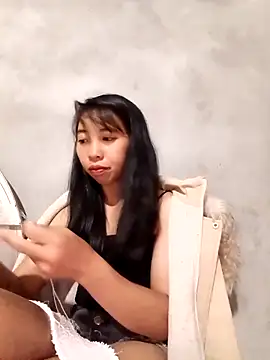 Snapshot of emaame68 chatting on 09-27-25, 03:28 emaame68 online show from 09-27-25, 03:28