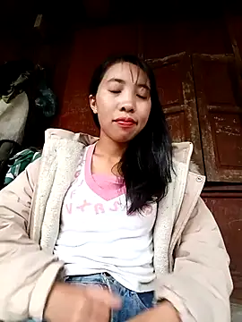 Snapshot of emaame68 chatting on 09-29-25, 01:33 emaame68 online show from 09-29-25, 01:33