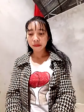 Snapshot of emaame68 chatting on 10-18-25, 02:07 emaame68 online show from 10-18-25, 02:07