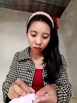 Snapshot of emaame68 chatting on 10-21-25, 12:22 emaame68 online show from 10-21-25, 12:22