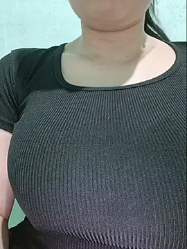 Snapshot of Shiny_Babe chatting on 06-15-26, 02:19 Shiny Babe online show from 06-15-26, 02:19