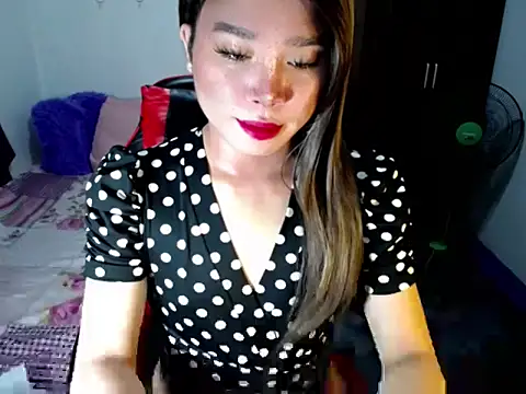 Urassiansweetcummer online show from 10-26-25, 01:33