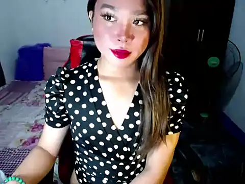 Urassiansweetcummer online show from 10-27-25, 01:42