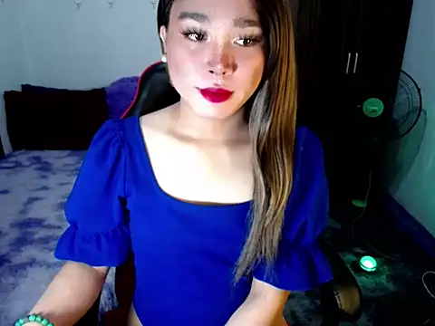 Urassiansweetcummer online show from 12-18-25, 02:39