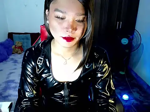 Snapshot of Urassiansweetcummer chatting on 05-05-26, 01:35 Urassiansweetcummer online show from 05-05-26, 01:35
