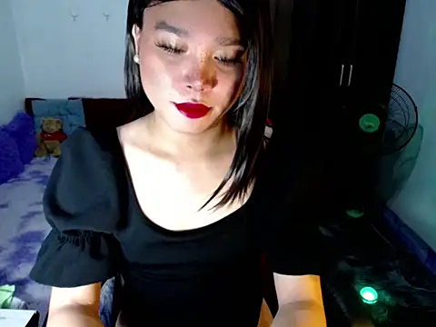 Snapshot of Urassiansweetcummer chatting on 05-08-26, 04:29 Urassiansweetcummer online show from 05-08-26, 04:29