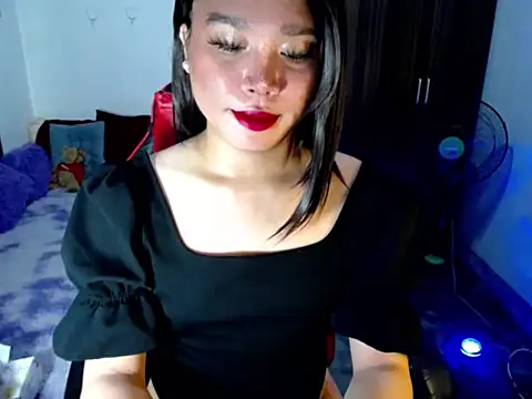 Snapshot of Urassiansweetcummer chatting on 05-13-26, 12:19 Urassiansweetcummer online show from 05-13-26, 12:19