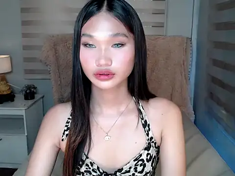 Snapshot of universal_slutt chatting on 10-24-25, 04:25 universal slutt online show from 10-24-25, 04:25