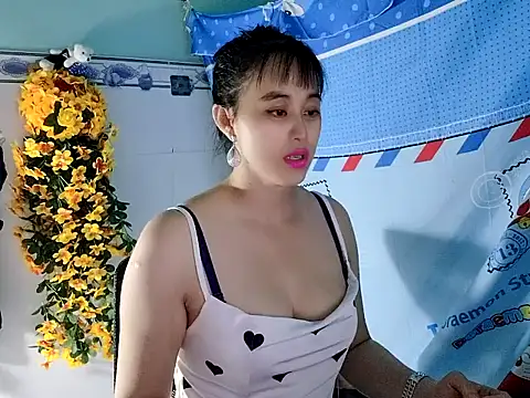 Snapshot of emgaixinhngoan chatting on 09-12-25, 04:07 emgaixinhngoan online show from 09-12-25, 04:07