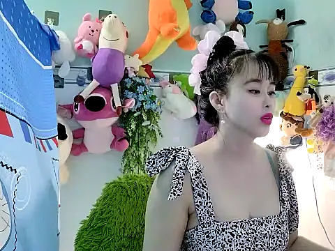 Snapshot of emgaixinhngoan chatting on 10-17-25, 04:26 emgaixinhngoan online show from 10-17-25, 04:26