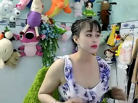 Snapshot of emgaixinhngoan chatting on 11-12-25, 02:45 emgaixinhngoan online show from 11-12-25, 02:45