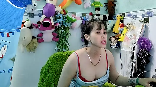 Snapshot of emgaixinhngoan chatting on 11-17-25, 04:24 emgaixinhngoan online show from 11-17-25, 04:24