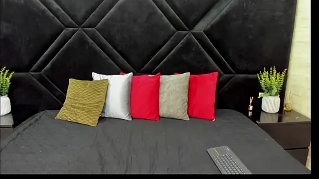 Dantzel  online show from 04-06-26, 07:04